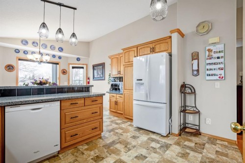 10 Madison Court, Strathmore, AB - Indoor Photo Showing Kitchen