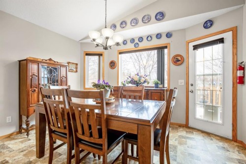 10 Madison Court, Strathmore, AB - Indoor Photo Showing Dining Room