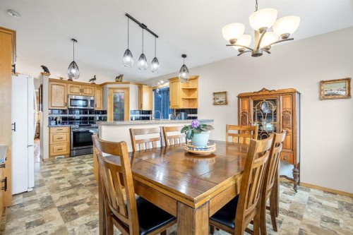 10 Madison Court, Strathmore, AB - Indoor Photo Showing Dining Room