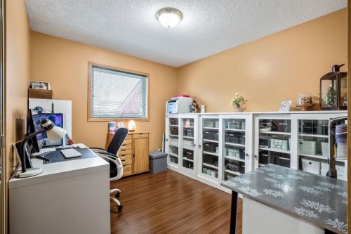 10 Madison Court, Strathmore, AB - Indoor Photo Showing Office
