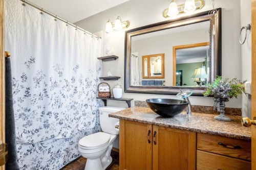 10 Madison Court, Strathmore, AB - Indoor Photo Showing Bathroom
