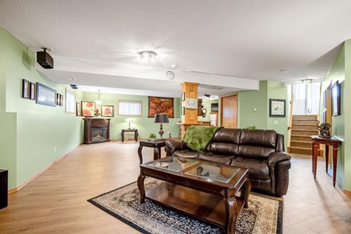 10 Madison Court, Strathmore, AB - Indoor Photo Showing Living Room