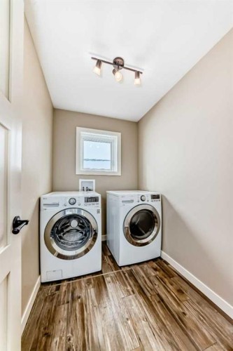 153 Van Slyke Way, Red Deer, AB - Indoor Photo Showing Laundry Room