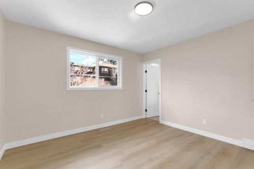 956 Bracewood Rise Sw, Calgary, AB - Indoor Photo Showing Other Room