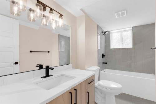 956 Bracewood Rise Sw, Calgary, AB - Indoor Photo Showing Bathroom
