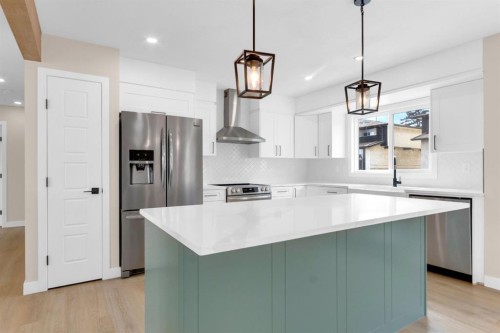 956 Bracewood Rise Sw, Calgary, AB - Indoor Photo Showing Kitchen With Upgraded Kitchen