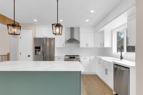 956 Bracewood Rise Sw, Calgary, AB - Indoor Photo Showing Kitchen With Stainless Steel Kitchen With Upgraded Kitchen