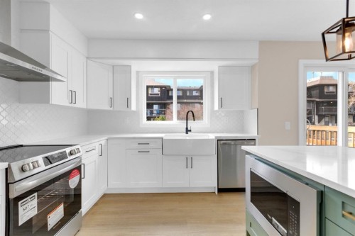 956 Bracewood Rise Sw, Calgary, AB - Indoor Photo Showing Kitchen With Upgraded Kitchen