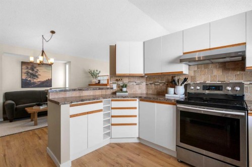 78 Hidden Spring Green Nw, Calgary, AB - Indoor Photo Showing Kitchen