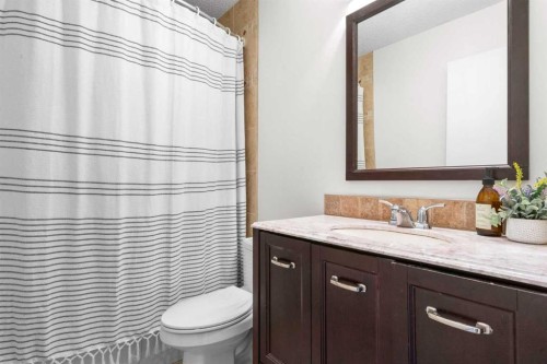 78 Hidden Spring Green Nw, Calgary, AB - Indoor Photo Showing Bathroom