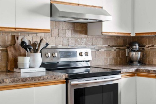 78 Hidden Spring Green Nw, Calgary, AB - Indoor Photo Showing Kitchen