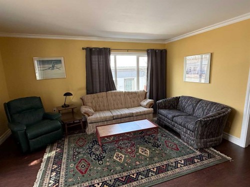 104 7 Avenue North, Vulcan, AB - Indoor Photo Showing Living Room