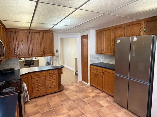 104 7 Avenue North, Vulcan, AB - Indoor Photo Showing Kitchen