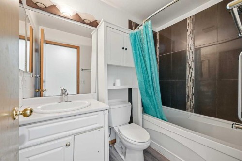 3710 Catalina Boulevard Ne, Calgary, AB - Indoor Photo Showing Bathroom