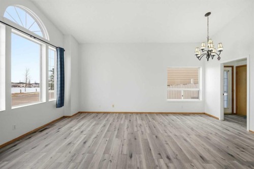 3710 Catalina Boulevard Ne, Calgary, AB - Indoor Photo Showing Other Room