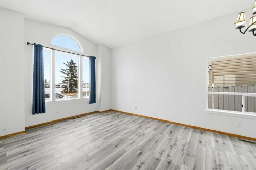 3710 Catalina Boulevard Ne, Calgary, AB - Indoor Photo Showing Other Room
