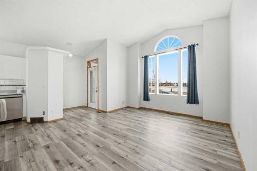 3710 Catalina Boulevard Ne, Calgary, AB - Indoor Photo Showing Other Room