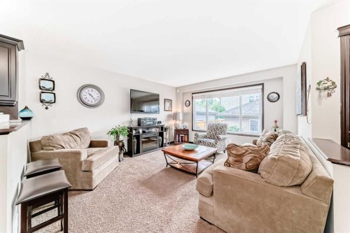 273 Chaparral Valley Drive Se, Calgary, AB - Indoor Photo Showing Living Room