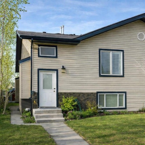 10A Sierra Drive  Olds, AB T4H 1X3