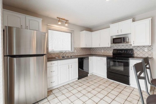 3035 Cedar Ridge Drive Sw, Calgary, AB - Indoor Photo Showing Kitchen