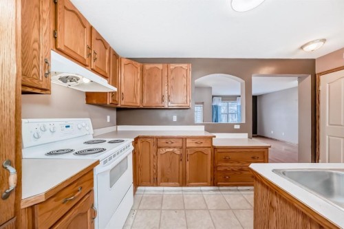 11 Coventry Link Ne, Calgary, AB - Indoor Photo Showing Kitchen