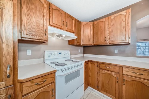 11 Coventry Link Ne, Calgary, AB - Indoor Photo Showing Kitchen