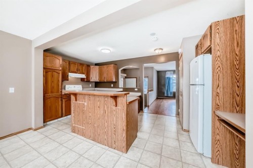 11 Coventry Link Ne, Calgary, AB - Indoor Photo Showing Kitchen