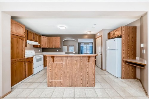 11 Coventry Link Ne, Calgary, AB - Indoor Photo Showing Kitchen