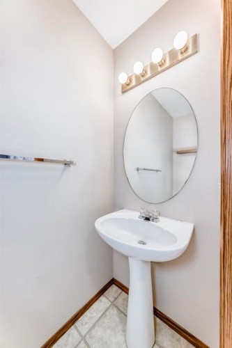 11 Coventry Link Ne, Calgary, AB - Indoor Photo Showing Bathroom