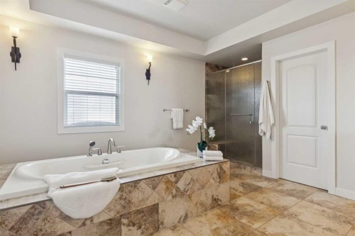 25 Mahogany Square Se, Calgary, AB - Indoor Photo Showing Bathroom
