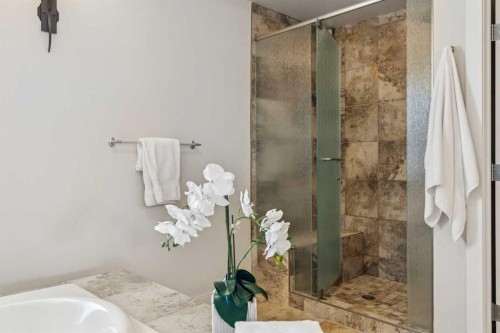 25 Mahogany Square Se, Calgary, AB - Indoor Photo Showing Bathroom