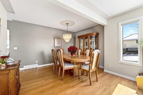 219 Hidden Ranch Circle Nw, Calgary, AB - Indoor Photo Showing Dining Room