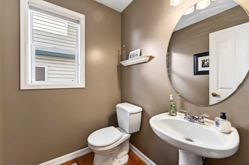219 Hidden Ranch Circle Nw, Calgary, AB - Indoor Photo Showing Bathroom