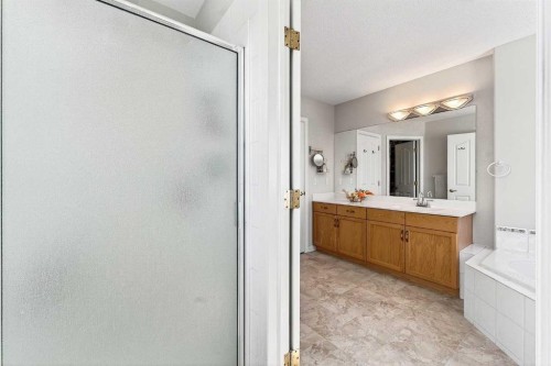 219 Hidden Ranch Circle Nw, Calgary, AB - Indoor Photo Showing Bathroom