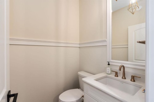 665 Legacy Woods Circle Se, Calgary, AB - Indoor Photo Showing Bathroom