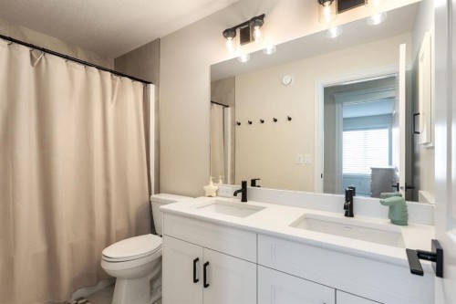 665 Legacy Woods Circle Se, Calgary, AB - Indoor Photo Showing Bathroom
