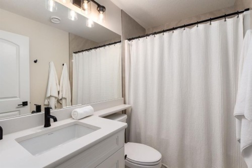 665 Legacy Woods Circle Se, Calgary, AB - Indoor Photo Showing Bathroom