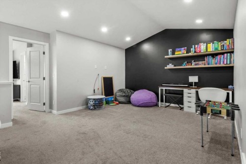 243 Silver Spruce Grove Sw, Calgary, AB - Indoor