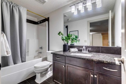 151 Mahogany Bay Se, Calgary, AB - Indoor Photo Showing Bathroom