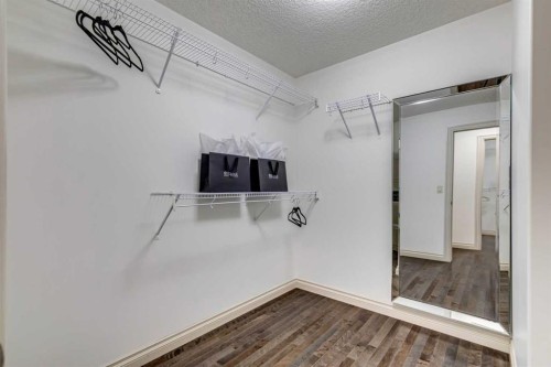 151 Mahogany Bay Se, Calgary, AB - Indoor Photo Showing Other Room