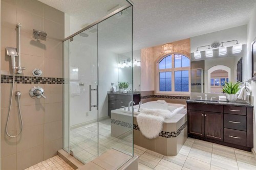151 Mahogany Bay Se, Calgary, AB - Indoor Photo Showing Bathroom