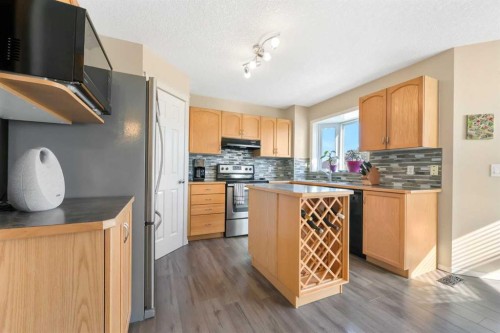 40 Eversyde Circle Sw, Calgary, AB - Indoor Photo Showing Kitchen
