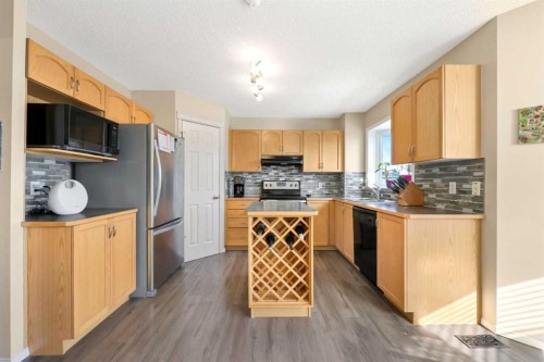 40 Eversyde Circle Sw, Calgary, AB - Indoor Photo Showing Kitchen