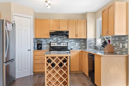 40 Eversyde Circle Sw, Calgary, AB - Indoor Photo Showing Kitchen