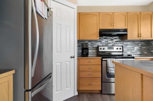 40 Eversyde Circle Sw, Calgary, AB - Indoor Photo Showing Kitchen