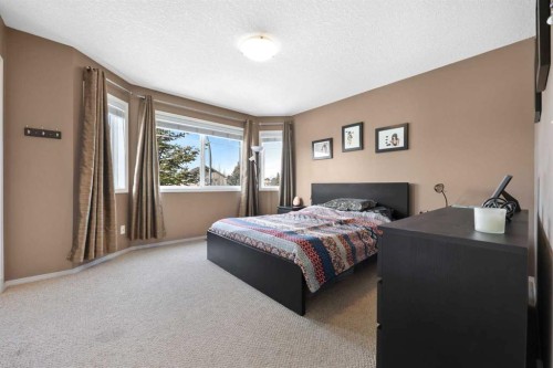 40 Eversyde Circle Sw, Calgary, AB - Indoor Photo Showing Bedroom