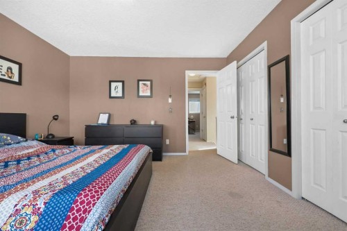 40 Eversyde Circle Sw, Calgary, AB - Indoor Photo Showing Bedroom
