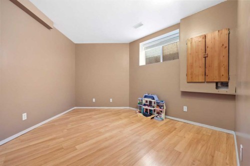 40 Eversyde Circle Sw, Calgary, AB - Indoor Photo Showing Other Room
