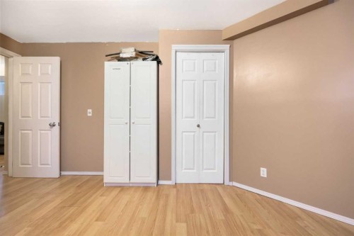 40 Eversyde Circle Sw, Calgary, AB - Indoor Photo Showing Other Room