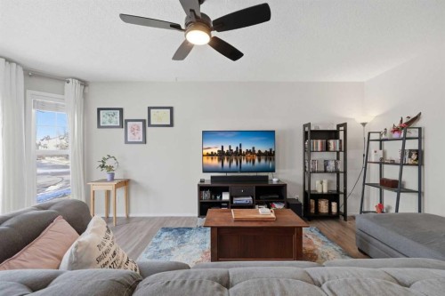 40 Eversyde Circle Sw, Calgary, AB - Indoor Photo Showing Living Room